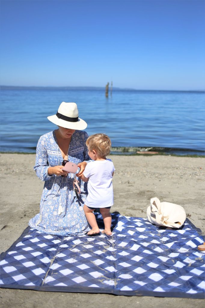Here's what I pack for a fun beach day with a toddler. It covers everything from sunscreen to snack time. If you need a quick and easy beach day checklist, this should have you set to go for a day at the beach with your kids. This beach day essentials list never fails #beachday #toddlerlife