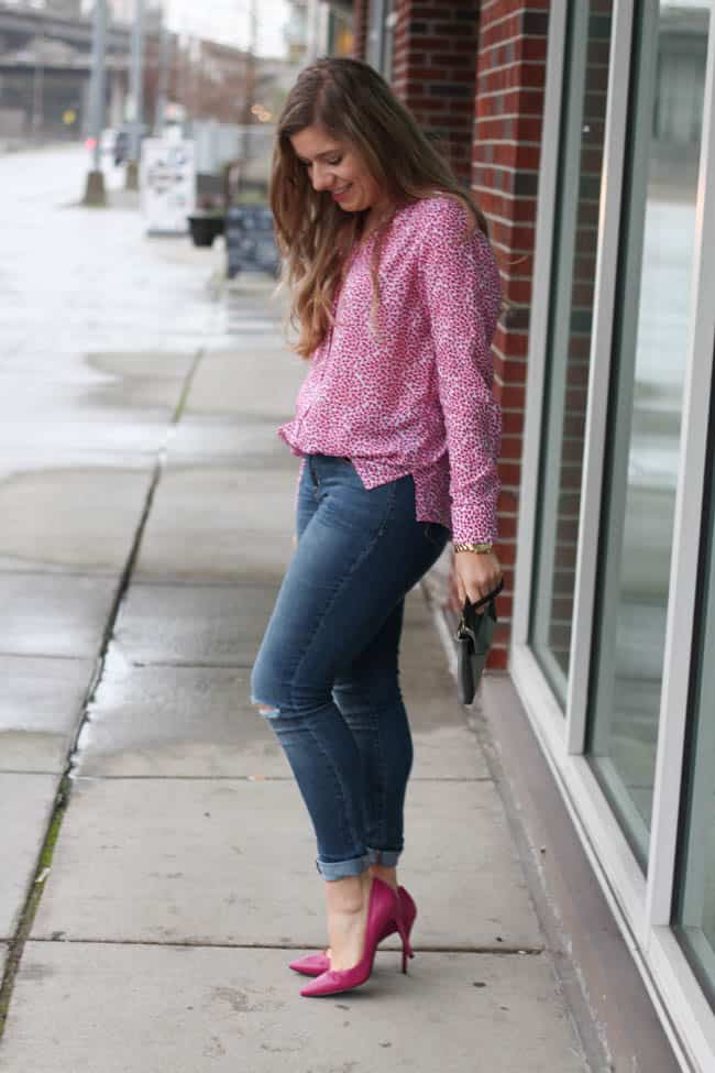 casual Valentines Day outfit - pink pumps