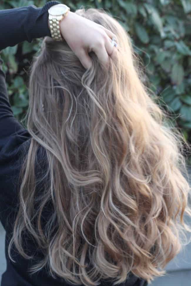 How to maintain blonde hair between salon visits