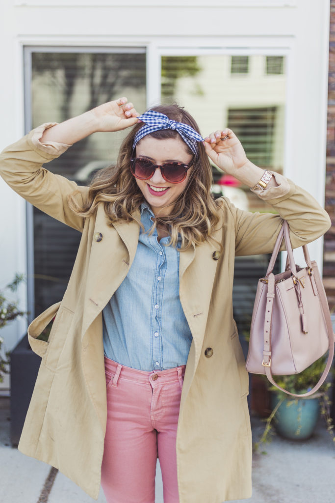 how to wear pastel jeans - how to wear pink jeans - pink jeans outfit idea - old navy straight leg jeans - spring style essentials - easy spring outfit idea