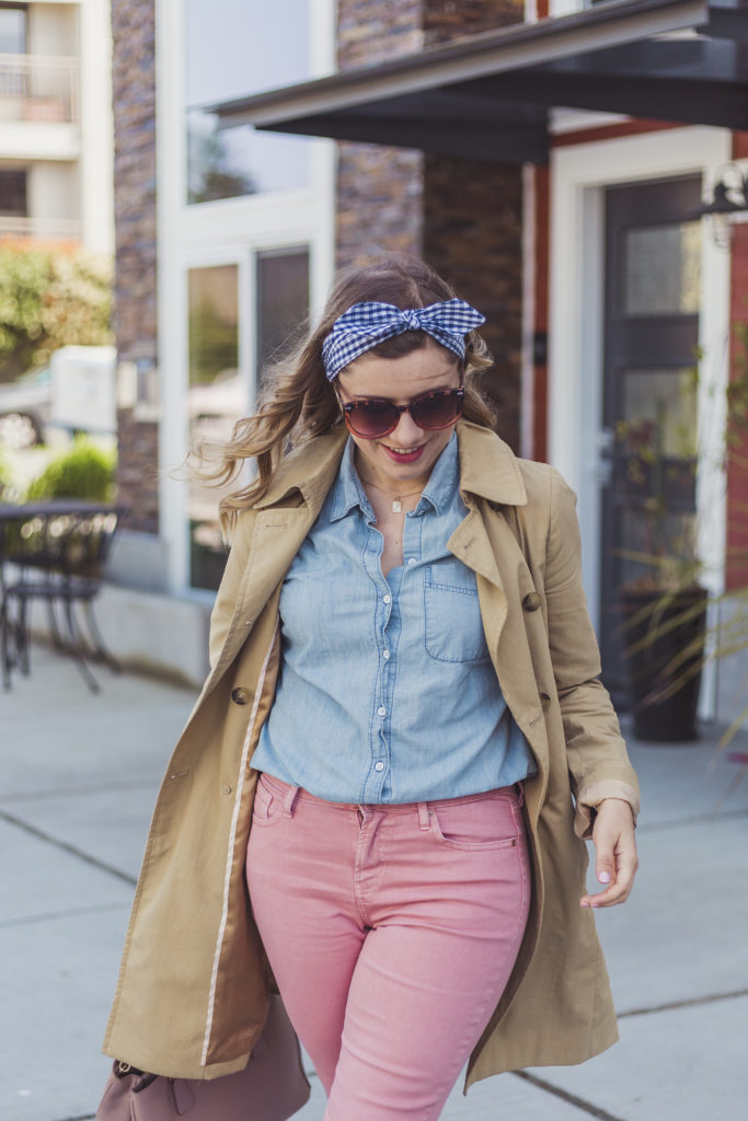 how to wear pastel jeans - how to wear pink jeans - pink jeans outfit idea - old navy straight leg jeans - spring style essentials - easy spring outfit idea