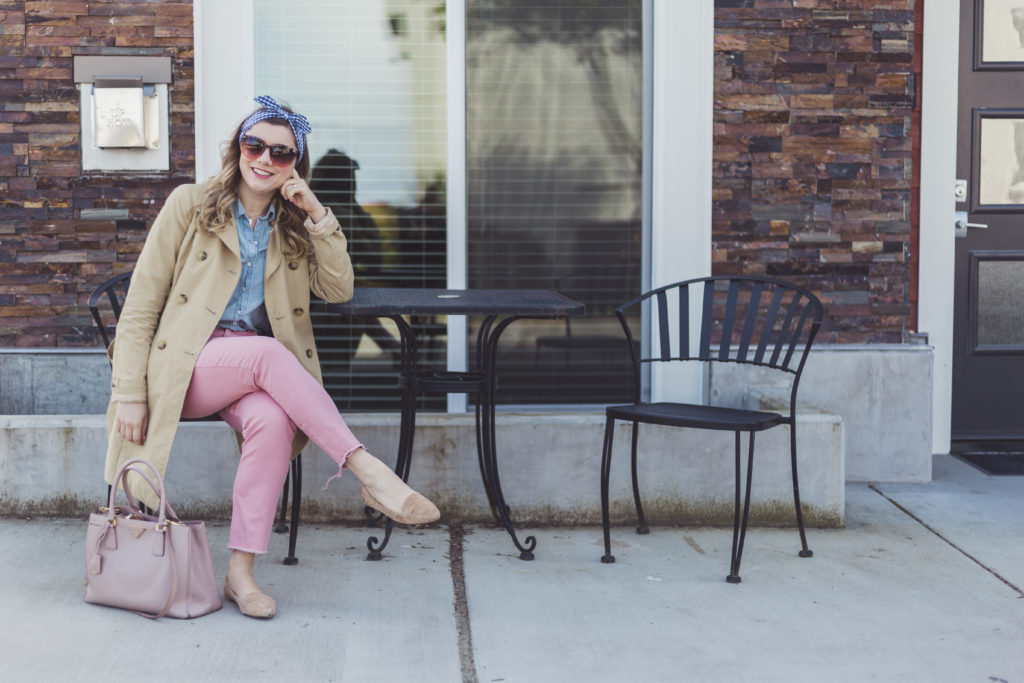 how to wear pastel jeans - how to wear pink jeans - pink jeans outfit idea - old navy straight leg jeans - spring style essentials - easy spring outfit idea