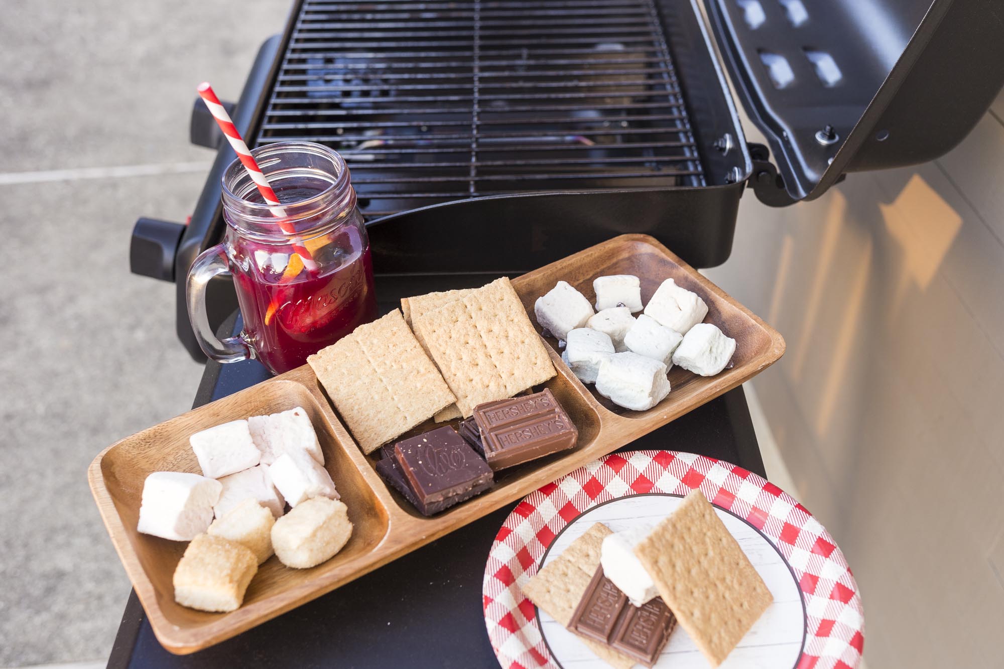 offentlig Sobriquette Placeret How to Make S'mores on the Grill - Northwest Blonde