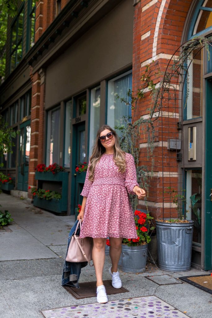 Want to learn how to wear a dress and sneakers? This easy combo is perfect for moms who want to look cute but still run after their kids. Click to read how this mom is wearing sneakers and dresses all summer long. 