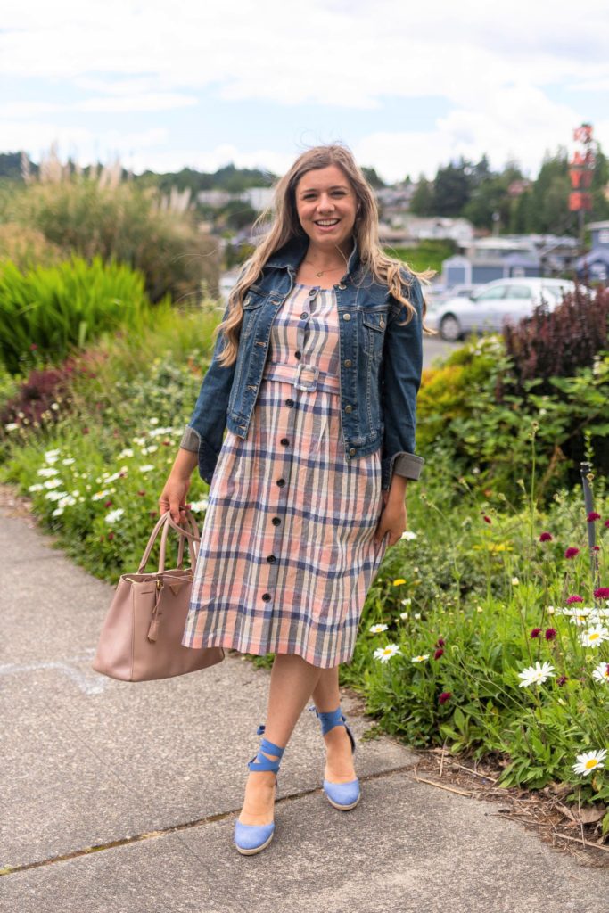Do you want a easy feminine outfit for spring and summer? These Gal Meets Glam Collection dresses might be just what you're looking for. Read this Gal Meets Glam Collection review to see if this GMG Collection Peyton dress is for you! It's an easy summer outfit idea to pin for later