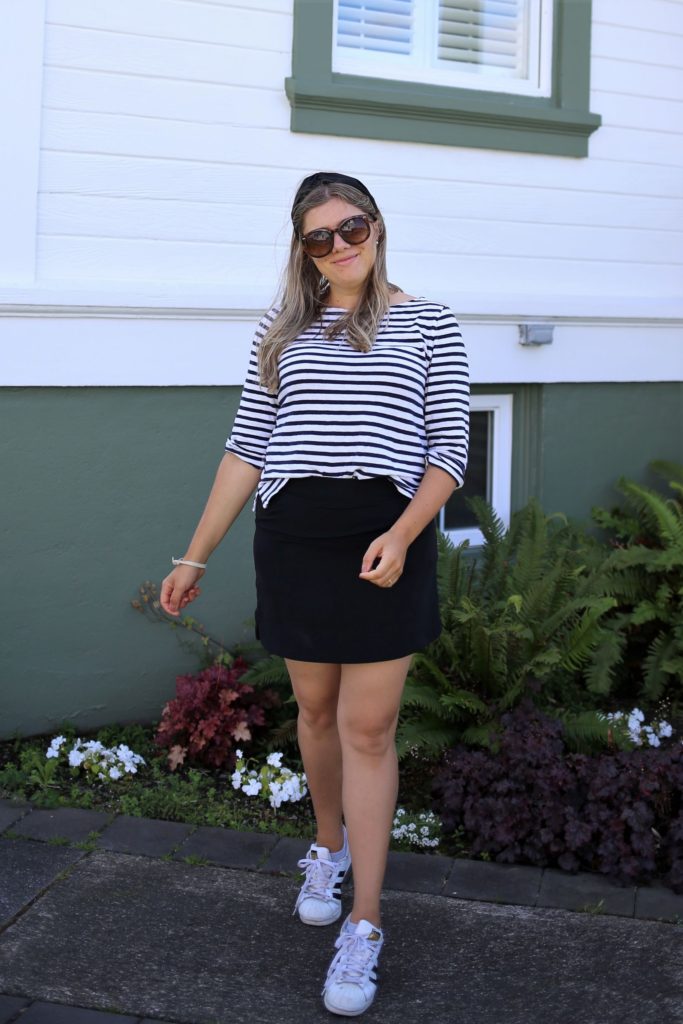 This simple skort outfit idea is great because you don’t look like you just came from a workout. You get the best of wear a skort without the total athletic look. This simple summer outfit is perfect for moms who need to bend and run after their kids. #athleisureoutfit #athleisure