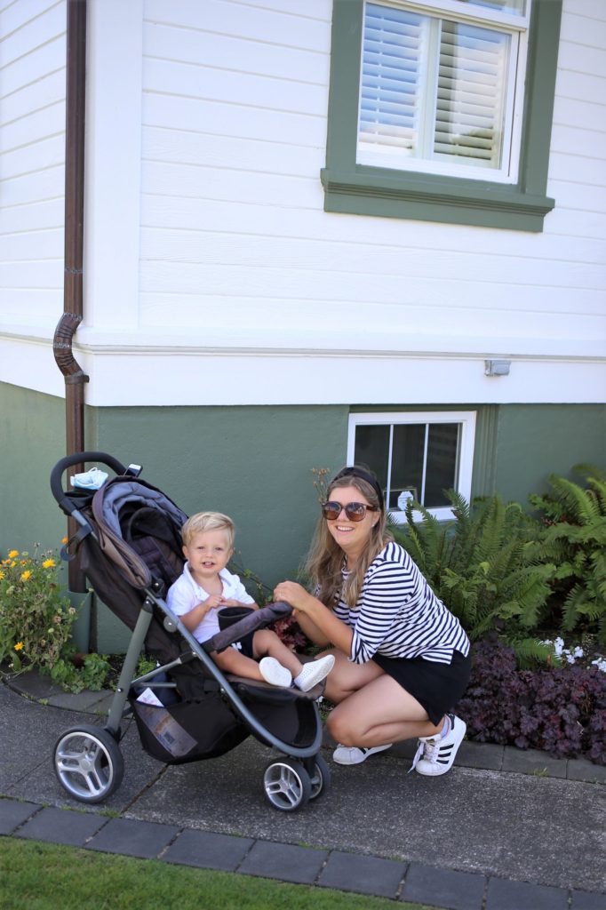 This simple skort outfit idea is great because you don’t look like you just came from a workout. You get the best of wear a skort without the total athletic look. This simple summer outfit is perfect for moms who need to bend and run after their kids. #athleisureoutfit #athleisure