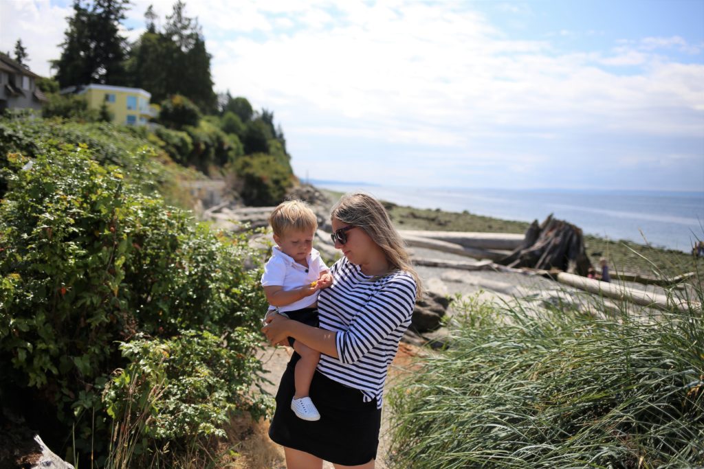 This simple skort outfit idea is great because you don’t look like you just came from a workout. You get the best of wear a skort without the total athletic look. This simple summer outfit is perfect for moms who need to bend and run after their kids. #athleisureoutfit #athleisure