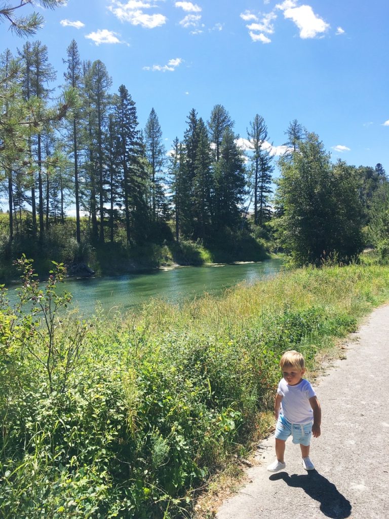 Here are 13 toddler friendly activities to do in Whitefish Montana. Save this pin for your next family vacation when you travel with your kids to Montana #familytravel #toddler #travelwithkids