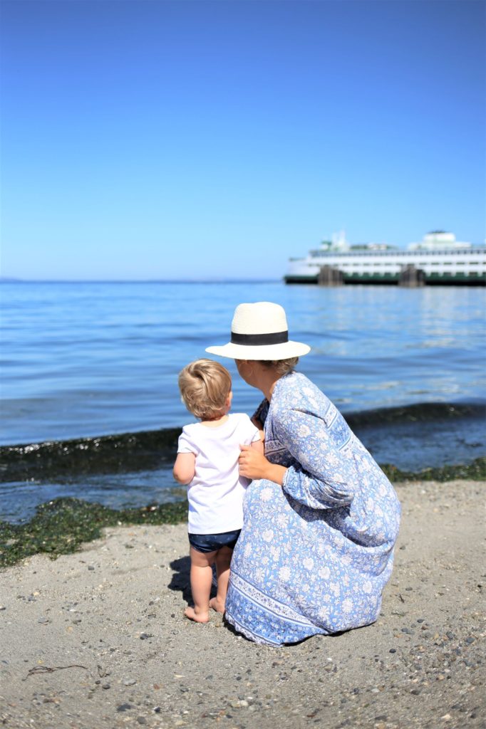 Here's what I pack for a fun beach day with a toddler. It covers everything from sunscreen to snack time. If you need a quick and easy beach day checklist, this should have you set to go for a day at the beach with your kids. This beach day essentials list never fails #beachday #toddlerlife