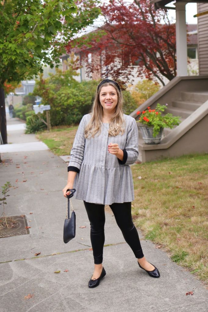 Here is a Commando faux leather leggings outfit for fall. It's a preppy fall outfit that has a little edge to it. You can also weigh in on the Spanx vs Commando faux leather leggings debate and why one is better than the other. #fallfashion #fauxleatherleggings #falloutfitidea