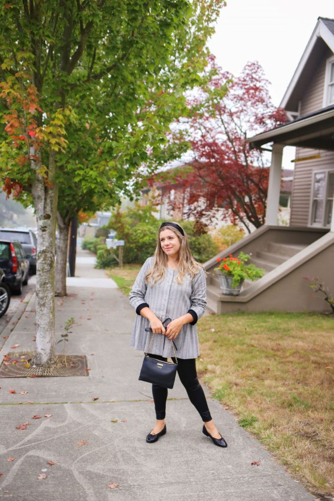 Here is a Commando faux leather leggings outfit for fall. It's a preppy fall outfit that has a little edge to it. You can also weigh in on the Spanx vs Commando faux leather leggings debate and why one is better than the other. #fallfashion #fauxleatherleggings #falloutfitidea