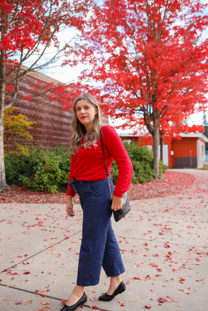 Cute and simple fall outfit that could be a Thanksgiving outfit idea #falloutfit #falloutfitidea